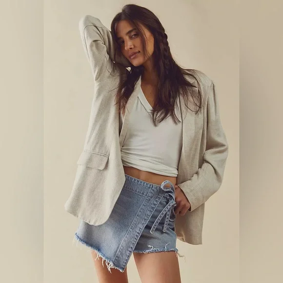 We The Free | Light Wash Distressed Denim Emmy Skort - Picture 2 of 11